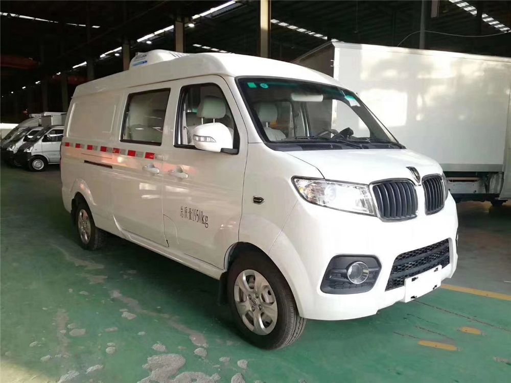 國(guó)六·金杯新海獅 面包冷藏車(chē)