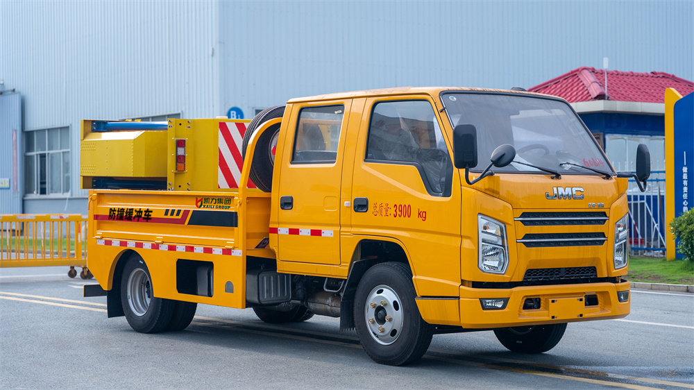 70K防撞灑水車-江鈴70K二級反轉(zhuǎn)防撞緩沖車廠家價(jià)格