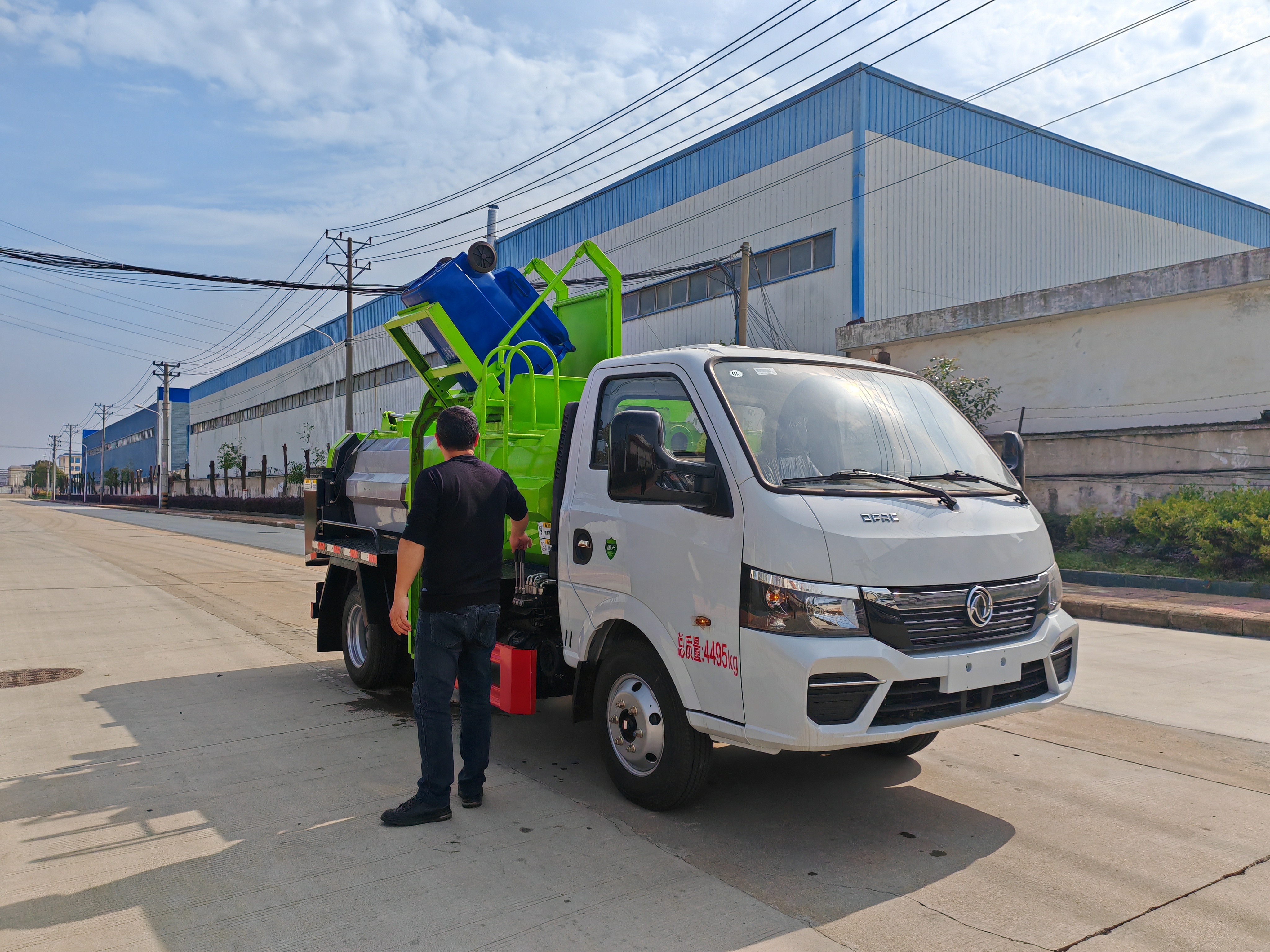 東風(fēng)途逸藍(lán)牌餐廚垃圾車