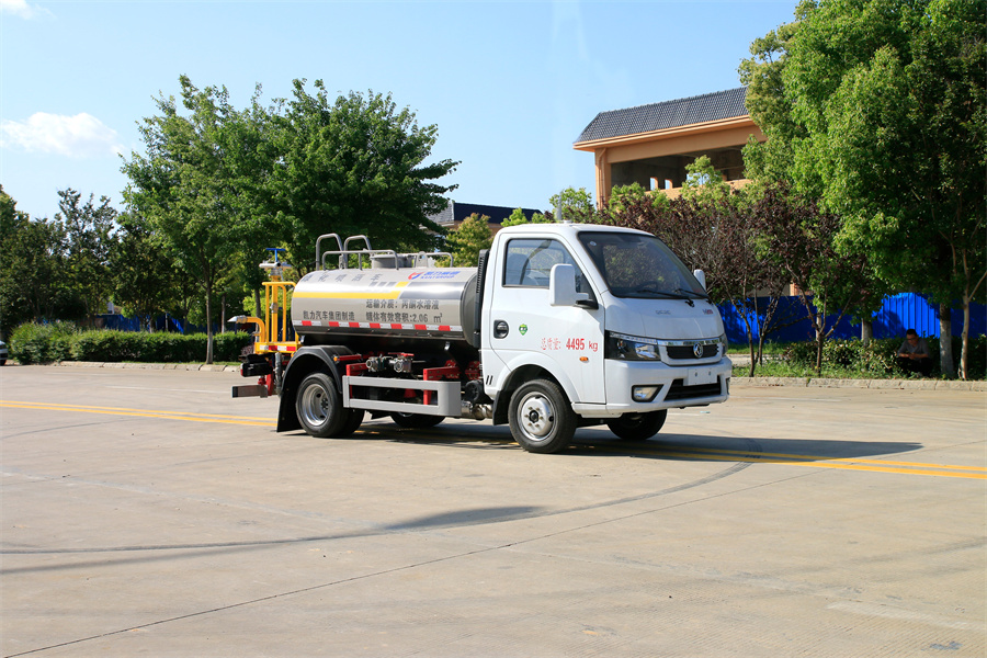 3噸灑水車(chē)-東風(fēng)途逸國(guó)六3立方藍(lán)牌灑水車(chē)  凱力